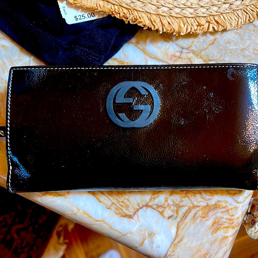 Gucci black shiny wallet